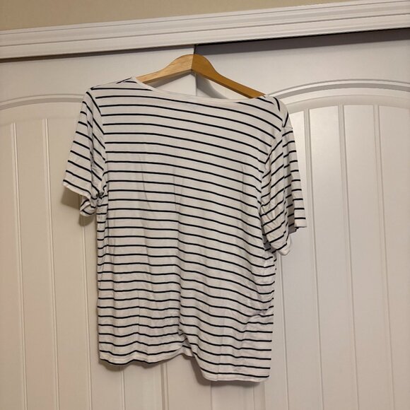 Old Navy Luxe V Neck T Shirt Large White Black Stripes Short Sleeve Rayon Blend - Picture 3 of 3